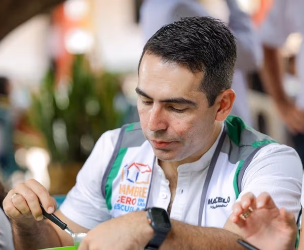 Proveedoras admiten presiones políticas en programa escolar