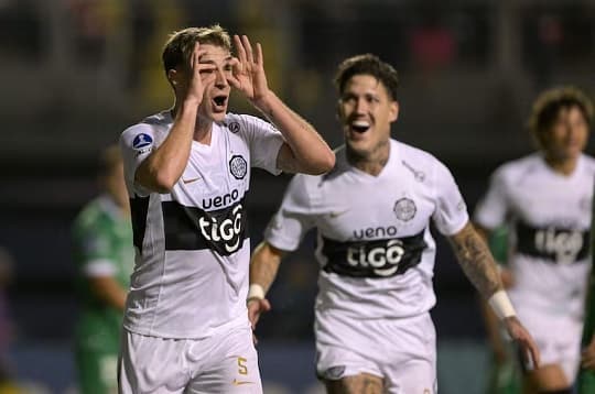 Olimpia venció a Audax Italiano y lidera Grupo G