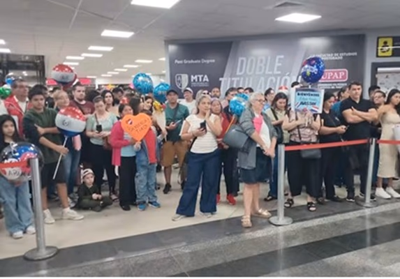 Semana Santa: emotivo regreso de paraguayos al país