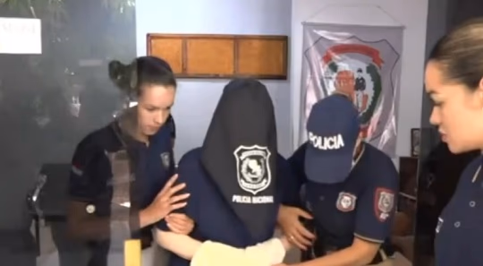 Dalia López habló brevemente y negó tener una celda VIP