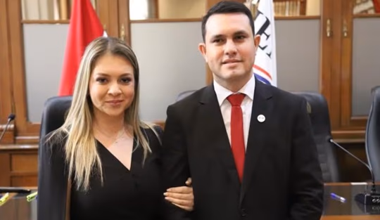 Rivas y su esposa se graduaron el mismo año en Derecho