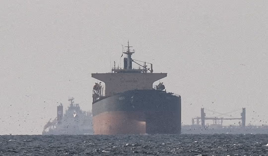 Irán endurece control del estrecho de Ormuz y limita tránsito marítimo