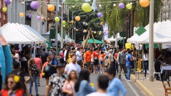 Teatro, ferias y recorridos: los planes que activan el finde