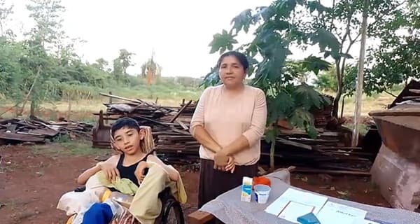 Piden ayuda para Marino, niño con parálisis cerebral