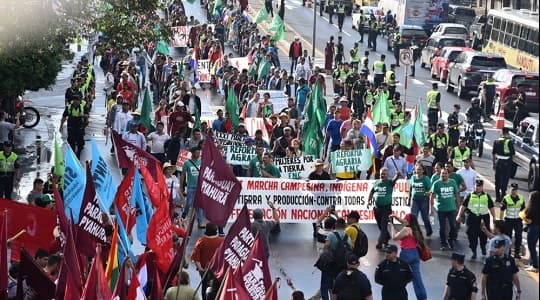 Campesinos e indígenas anuncian marcha nacional