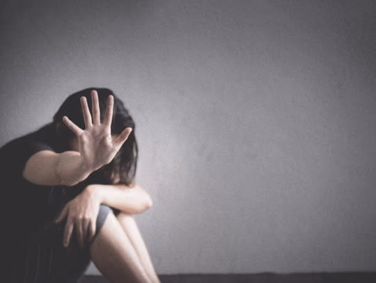 Mujer denuncia amenazas, acoso y hostigamiento de su expareja