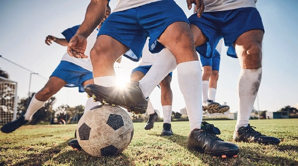 Futbolista argentino presenta a su novio y marca un hito